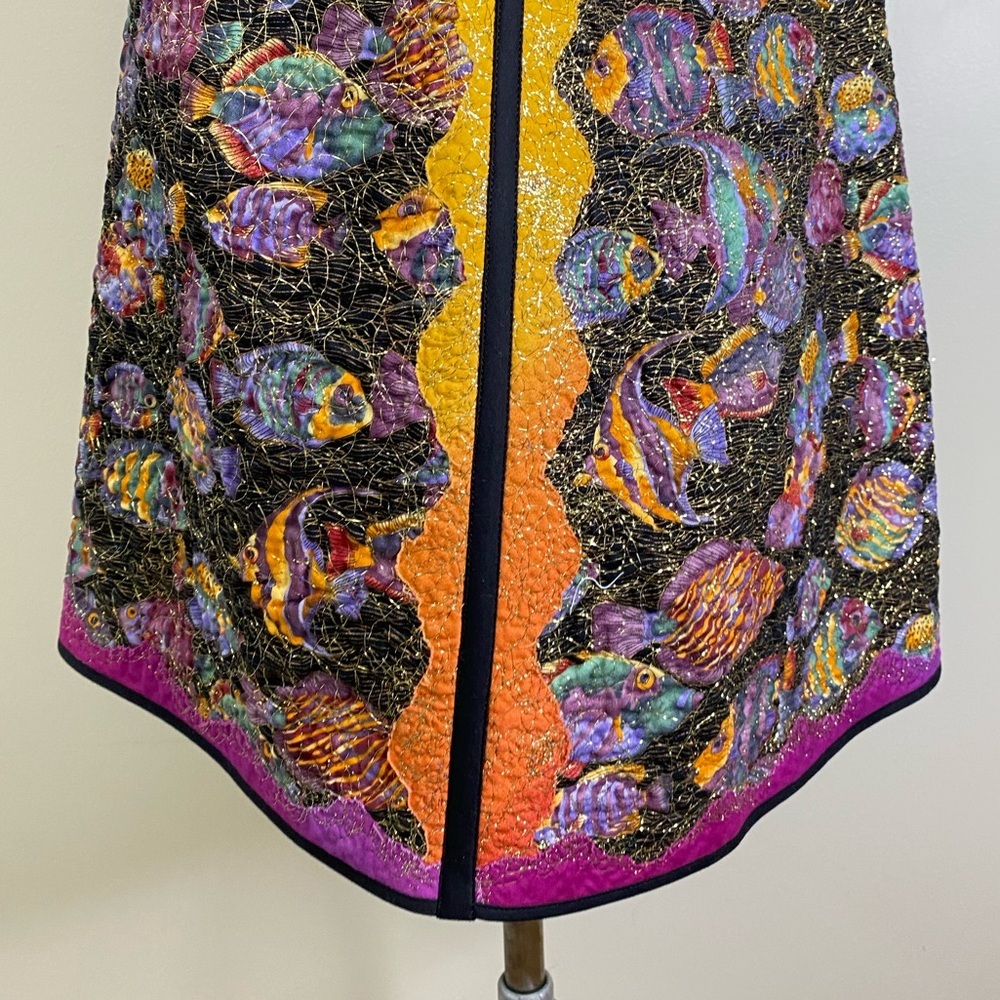 LUXURIOUS QUILTED FISH DRESS VEST WITH GOLD METALLIC EMBROIDERED THREADS🐠 - Picture 10 of 14